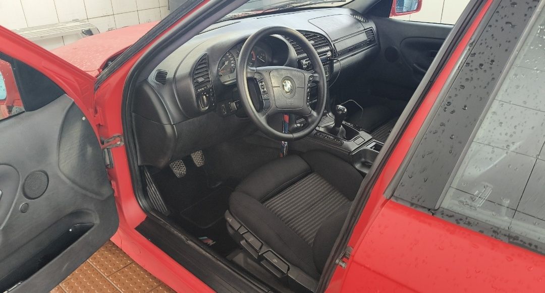 BMW E36 325 TDS.