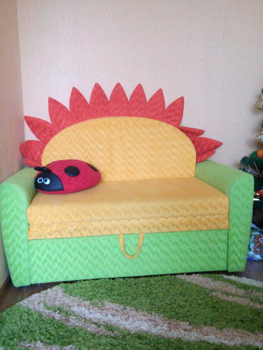 Диван ліжко дитячий
