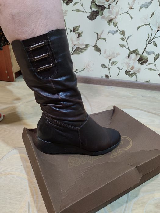 Женские зимние сапоги р. 41