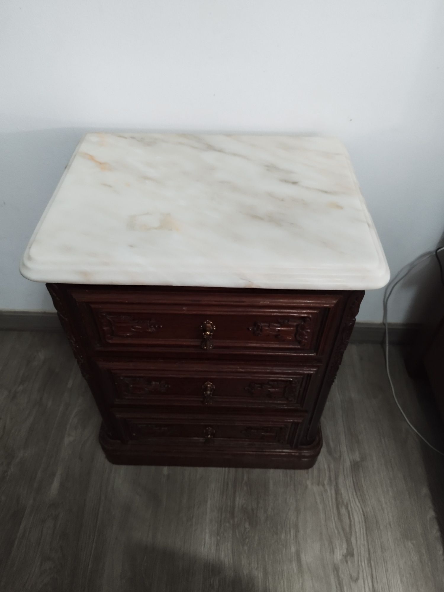 2 Mesa de cabeceira antigas