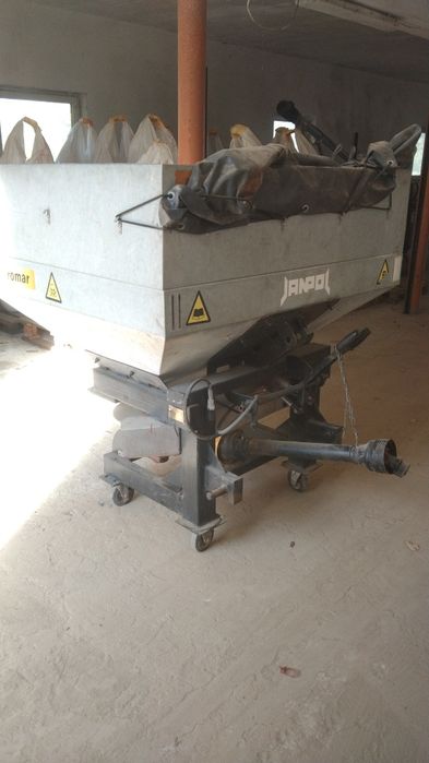 Rozsiewacz nawozów janpol