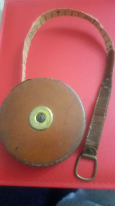 Fita métrica manual.