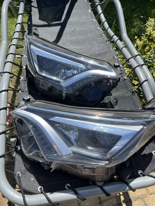 Lampy reflektory przednie lewa prawa komplet Toyota Rav4 hybrid IV lif