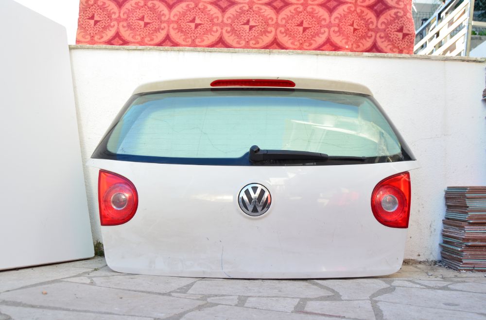 Porta da mala c/ Faróis VW Golf V