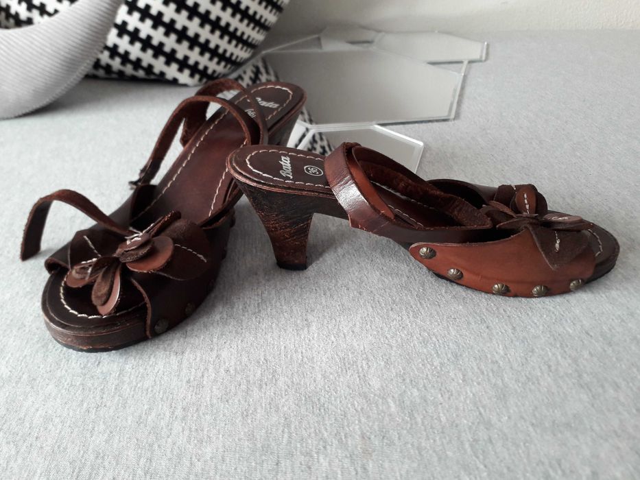 Sandálias em Pele & Madeira 《Bata》