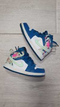 Śliczne Nike Air Jordan 1 Mid EUR22