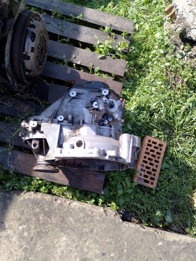 В розборі VW Caddy3, 2.0sdi