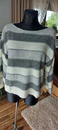 Sweter w biało - szare pasy
