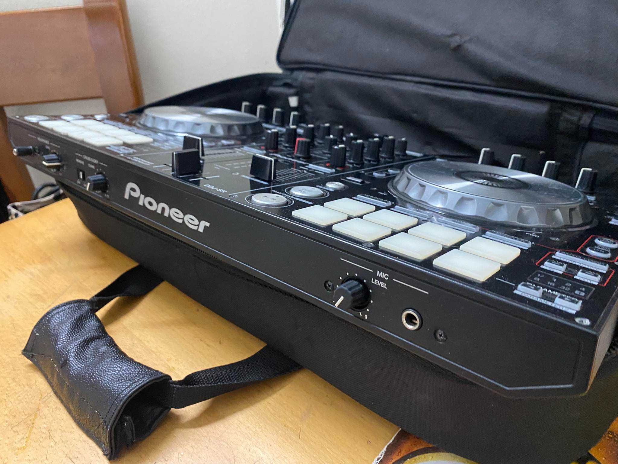 Controladora Pioneer DDJ SR