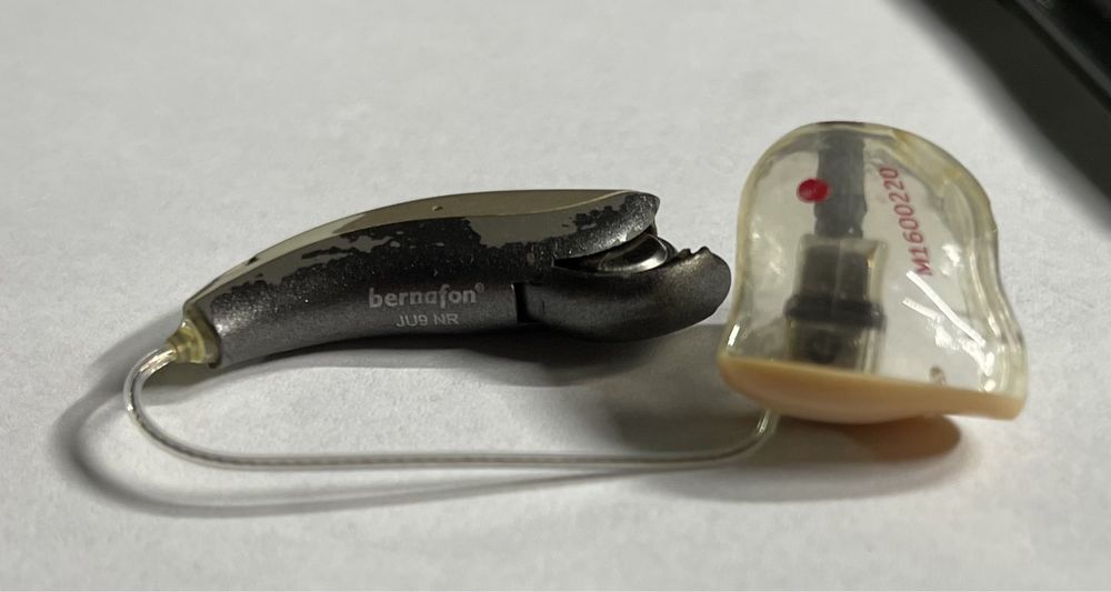 Продам слуховий апарат Bernafon JU9 NR комплект