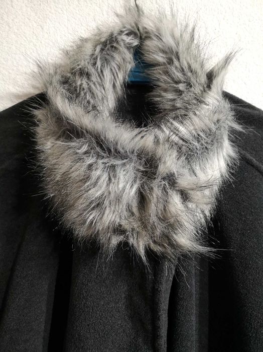 Poncho peleryna narzuta narzutka futerko okrycie damskie z futerkiem