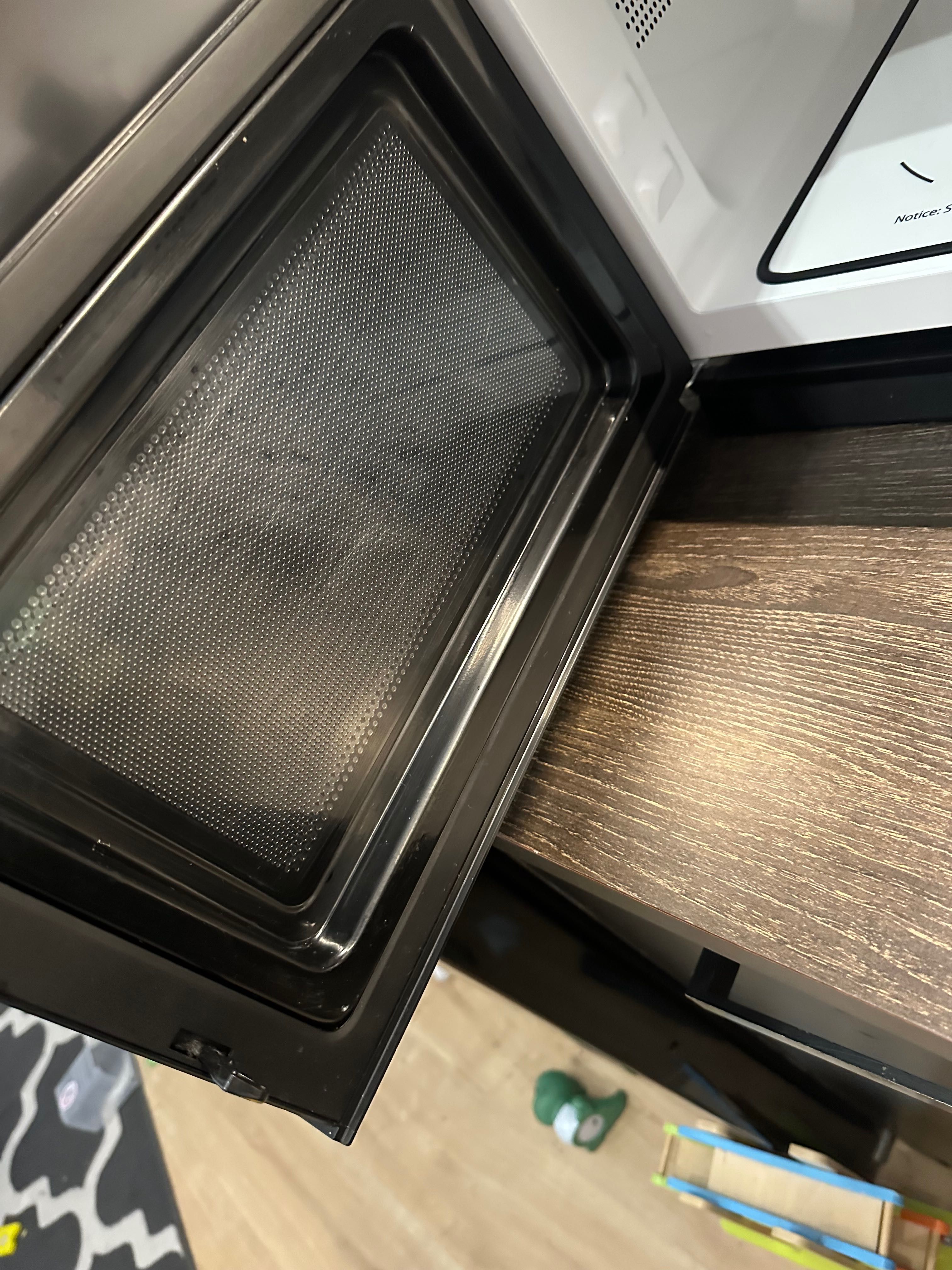 Mikrofala Sharp R760BK