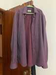 Camisa roxa de manga comprida