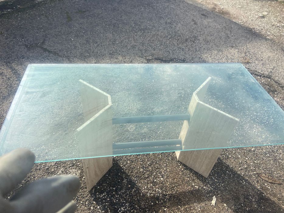 Mesa com tampo de vidro