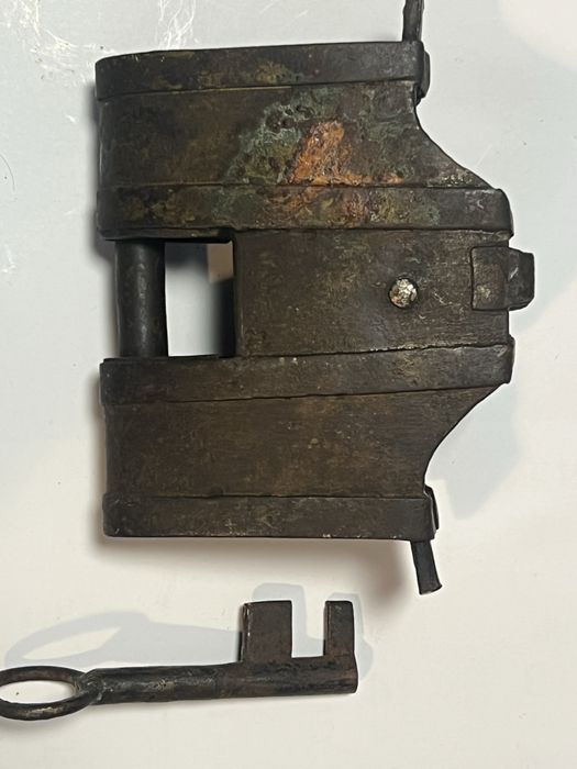 Stara klodka zamek do skrzyni