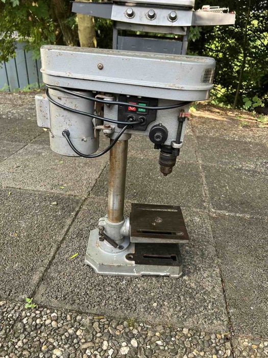 Сверлильний станок, напраляючий для сверління