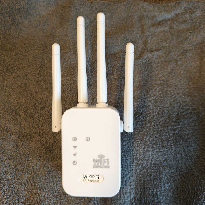 Повторитель сигнала Репитер Repeater Усилитель WI-FI сигнала Белый.