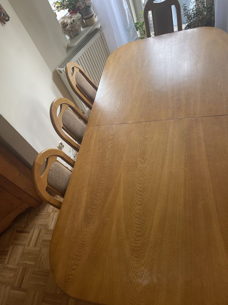 Stół rozkladany z 8 - ma krzesłami komplet 200*100, po rozlozeniu 300*