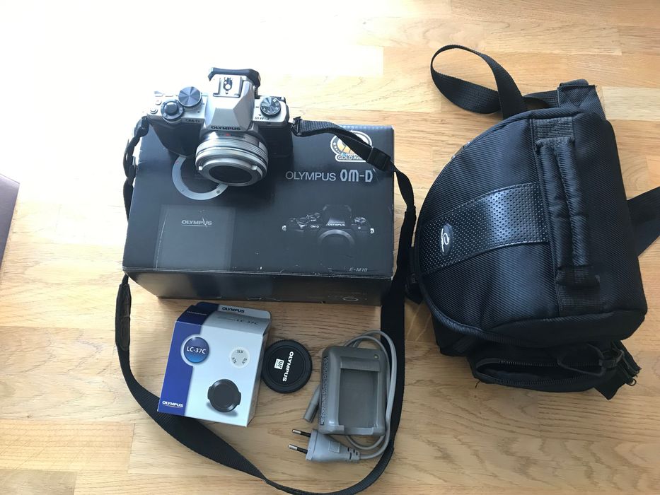 Olympus OM-D E-M10 korpus srebrny + o Olympus 14-42mm M.ZUIKO
