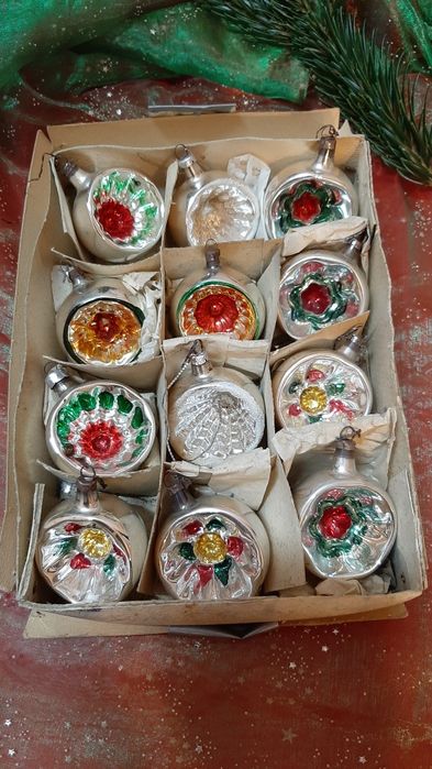 Szklane bombki reflektorki,ozdoby choinkowe PRL.12 sztuk.