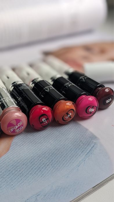 Помади для губ DIOR