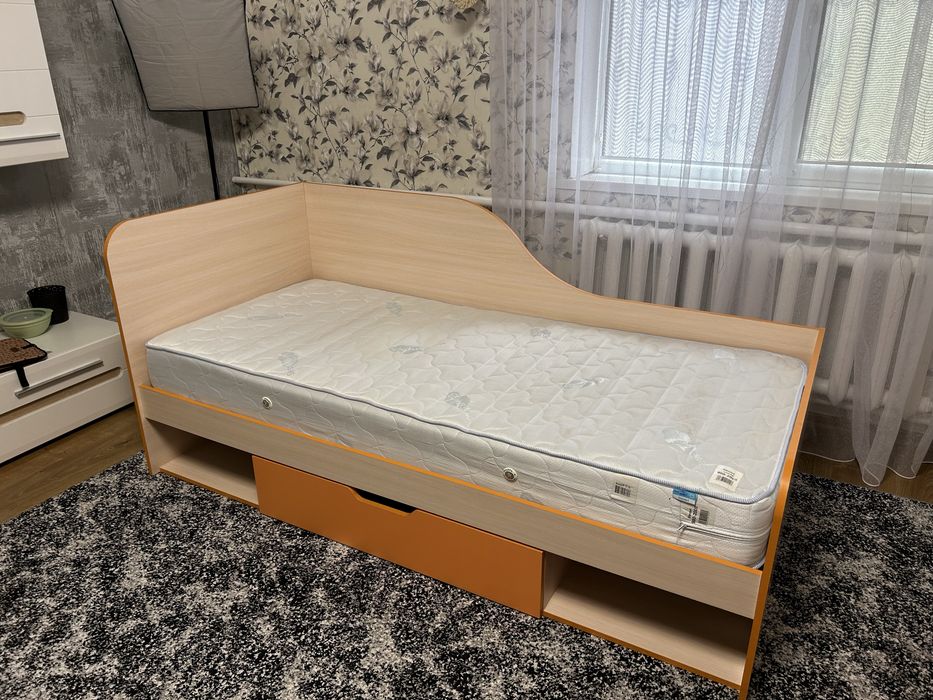 Ліжко з матрацом