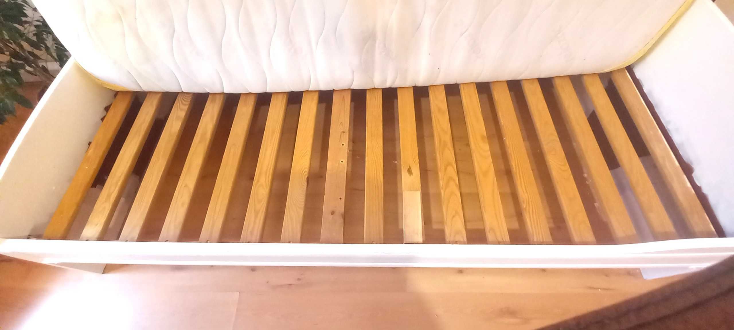 Jakosciowe łóżko pojedyncze 90x200, stan bardzo dobry