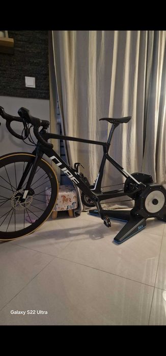 Trenażer Garmin tacx flux 2