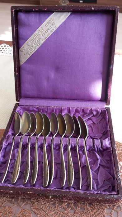 srebrne łyżeczki , prawdopodobnie produkt francuski