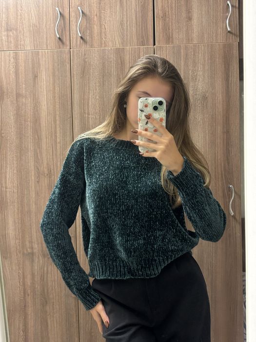 Светр на осінь в дуже гарному кольорі