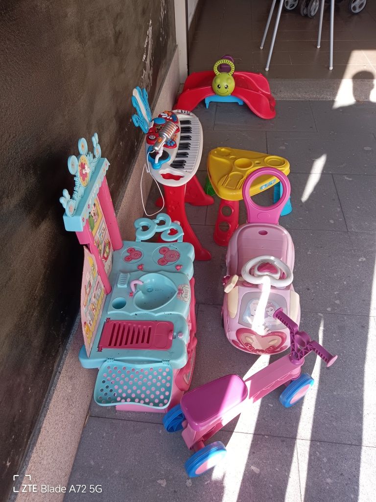 Vendo brinquedos bebé