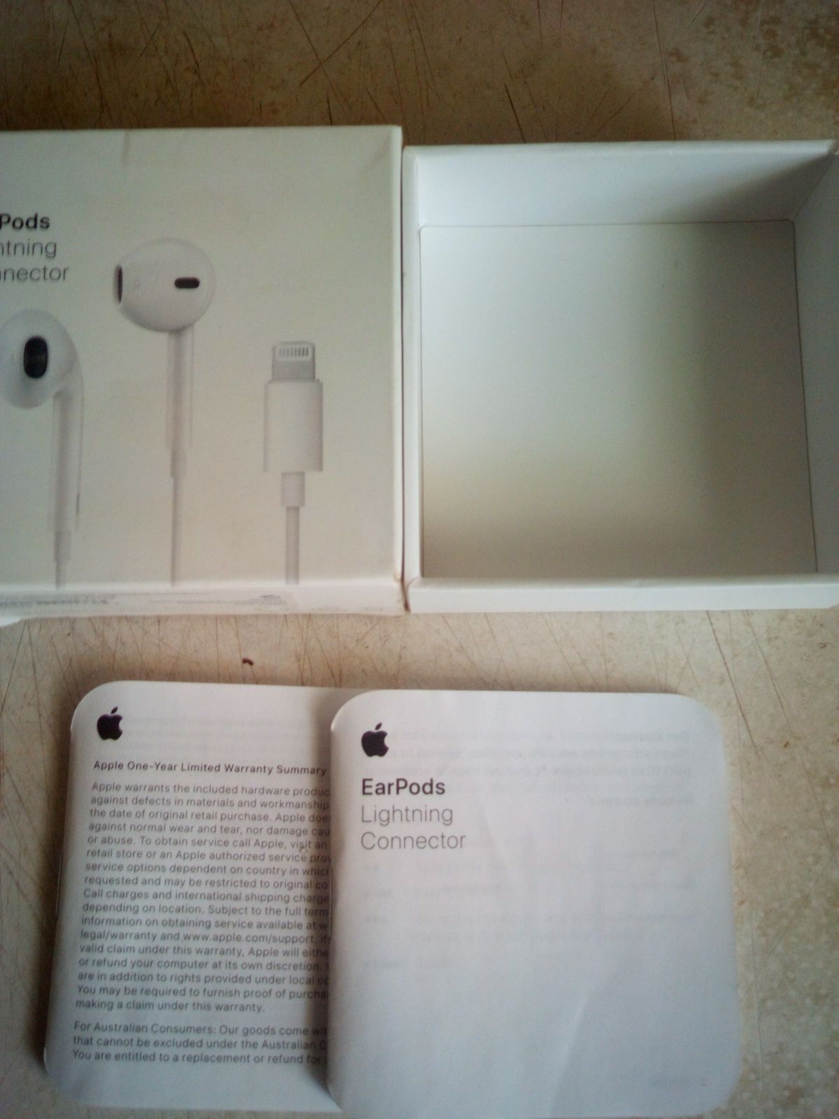 EarPods lightning connector box