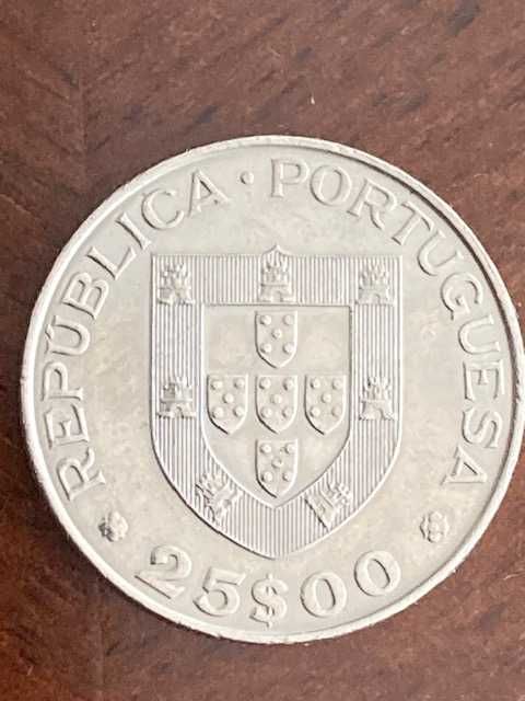 5 moedas comemorativas 25 escudos 1985 - Ano Internac. da Criança 1979