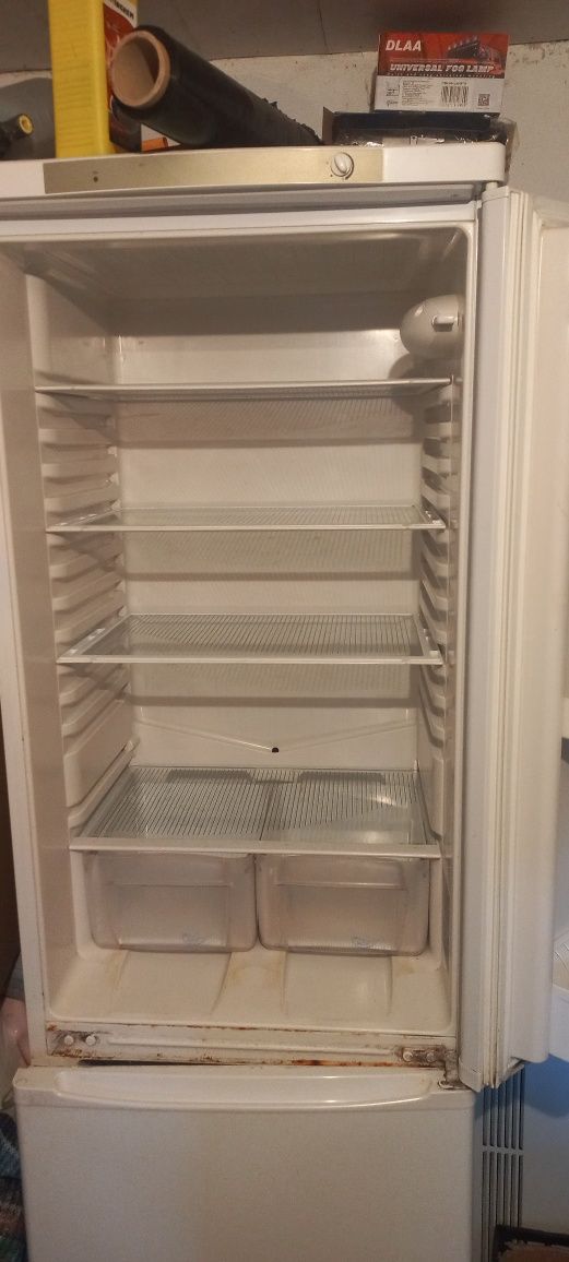 продам холодильник индезид  под ремонт