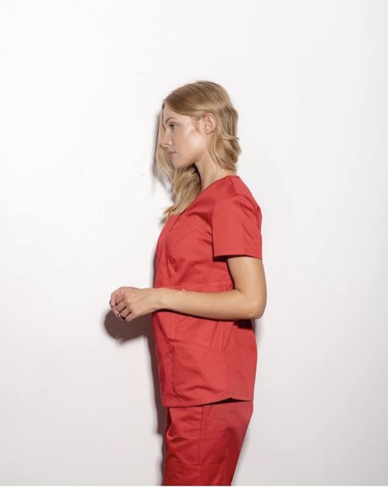 Жіночий медичний костюм