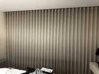 Cortinas brancas efeito onda