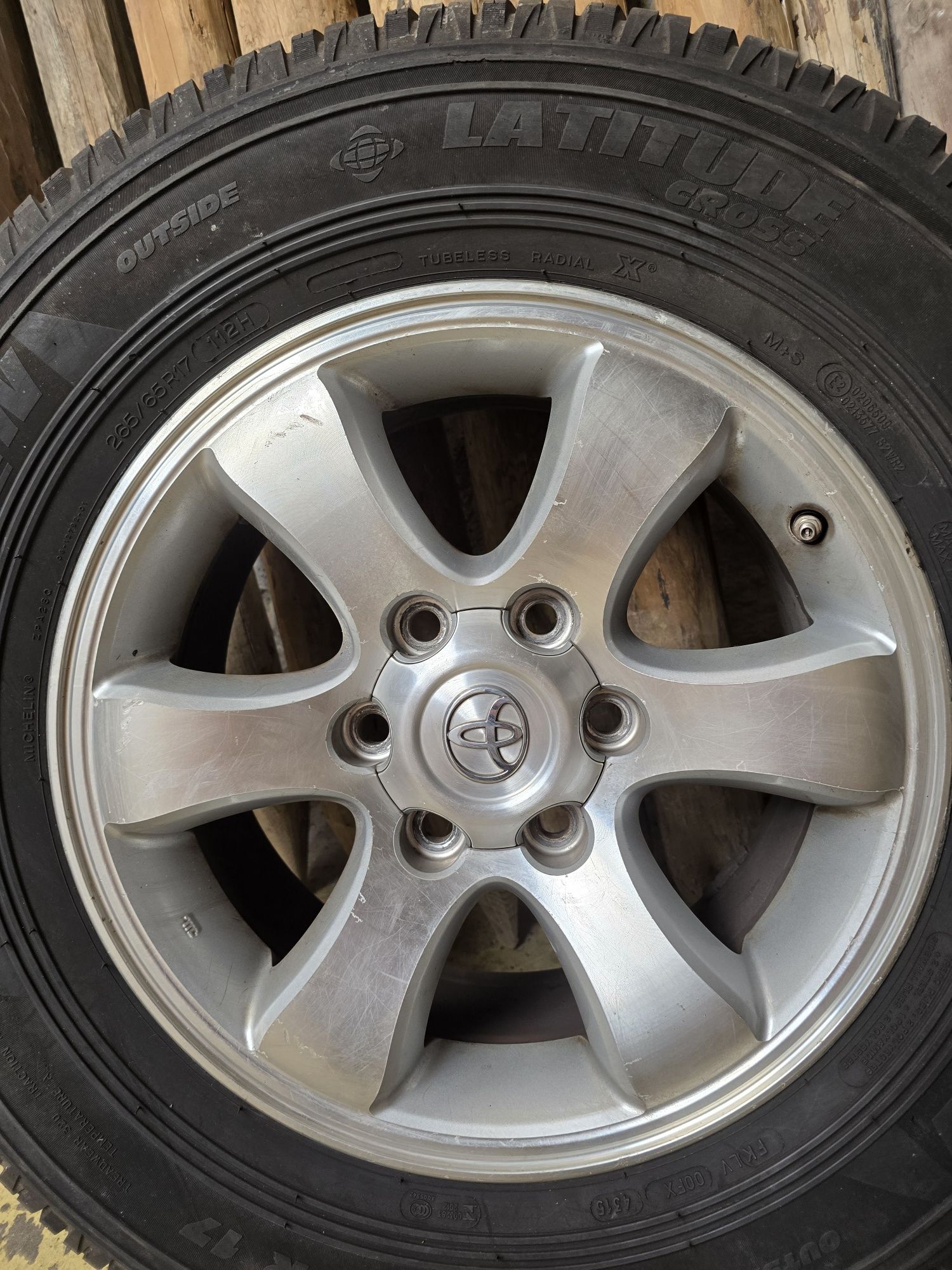 Jantes jipe Toyota 17'' + pneus Michelin