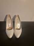 Kremowe buty na obcasie 38
