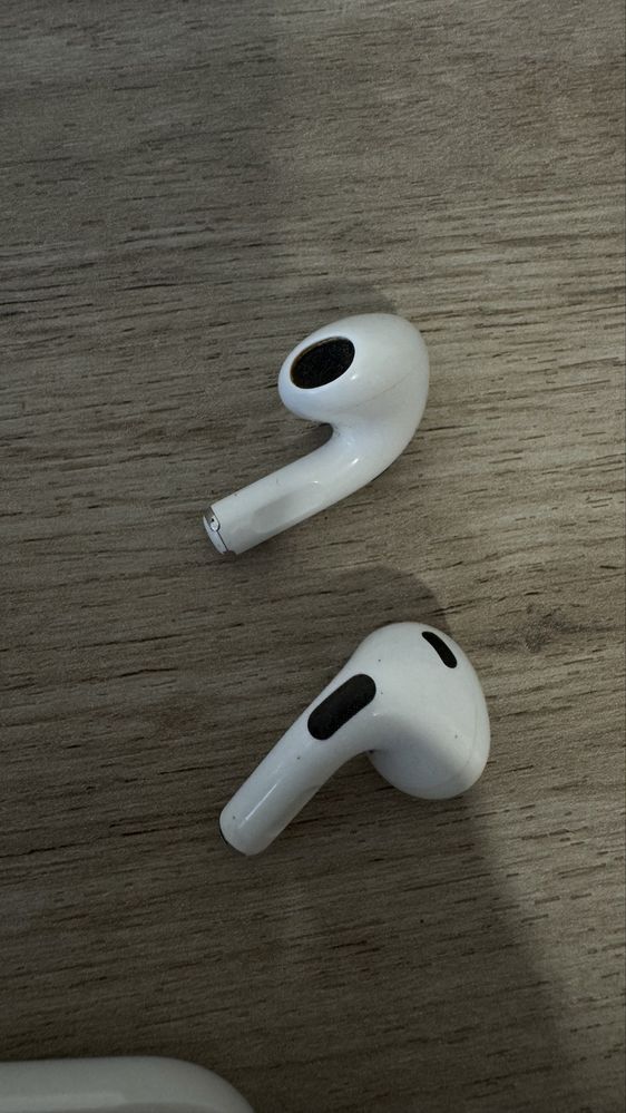 Продам Airpods 3