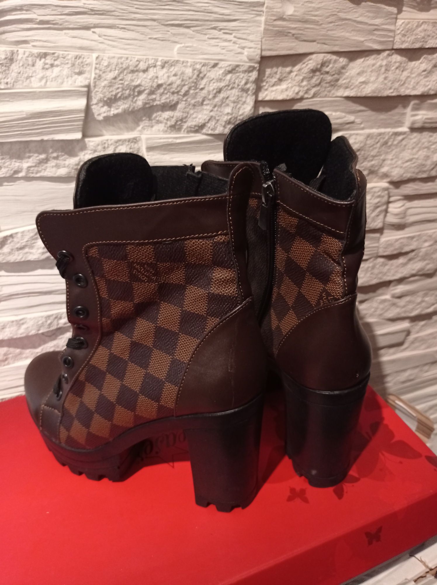 Botki na platformie/obcasie Louis Vuitton 36,37 przejściowe