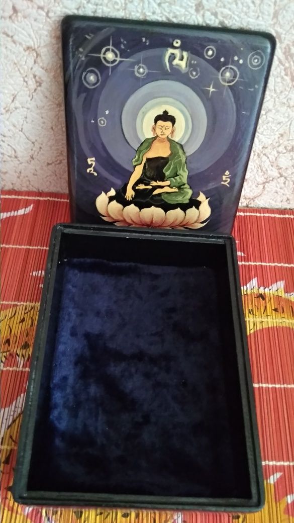 Шкатулка для украшений" Будда на лотосе ."