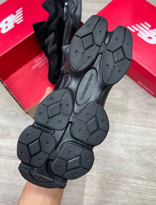 Культова модель New Balance 9060