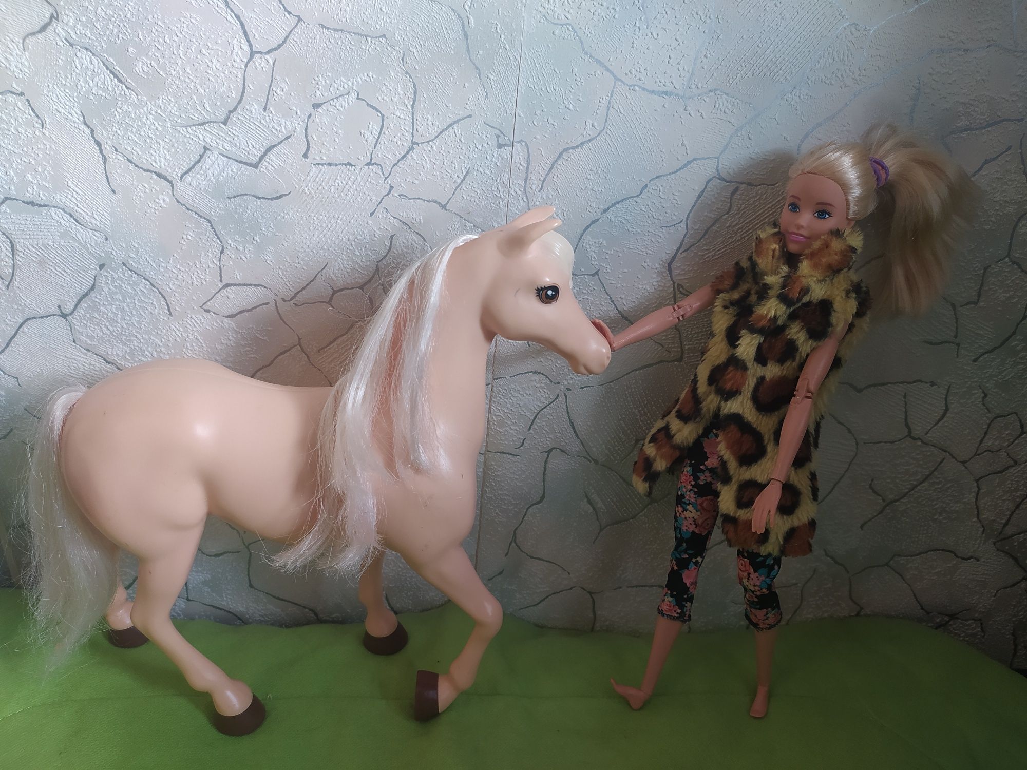 Конь, лошадь игрушки кінь