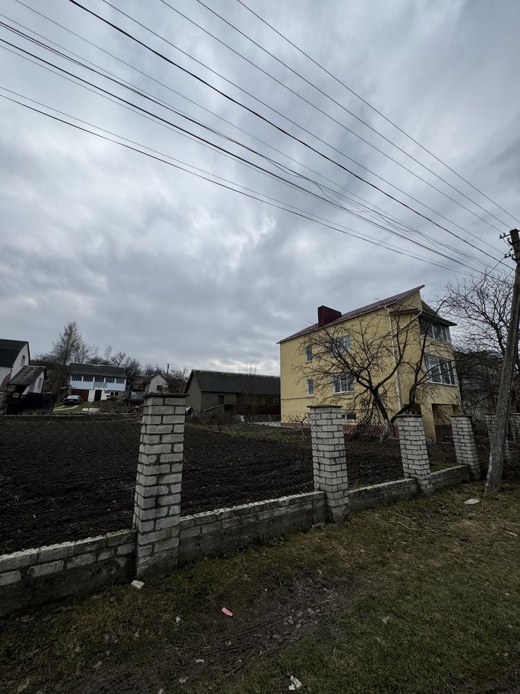 Будинок для великоі родини Червони Гори