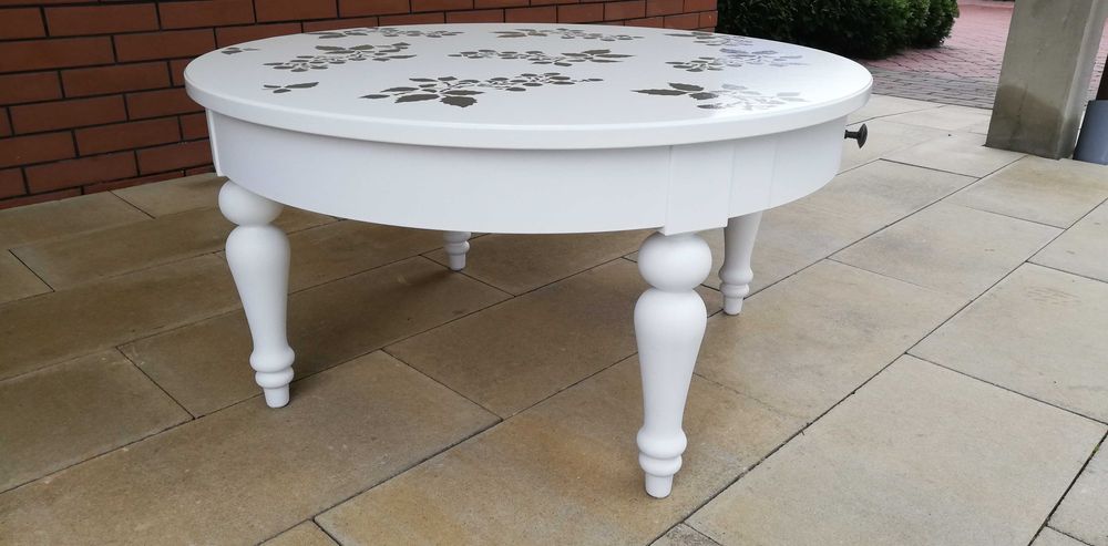 Stolik okrągły biały Ikea po renowacji z szufladą kawowy stół ława