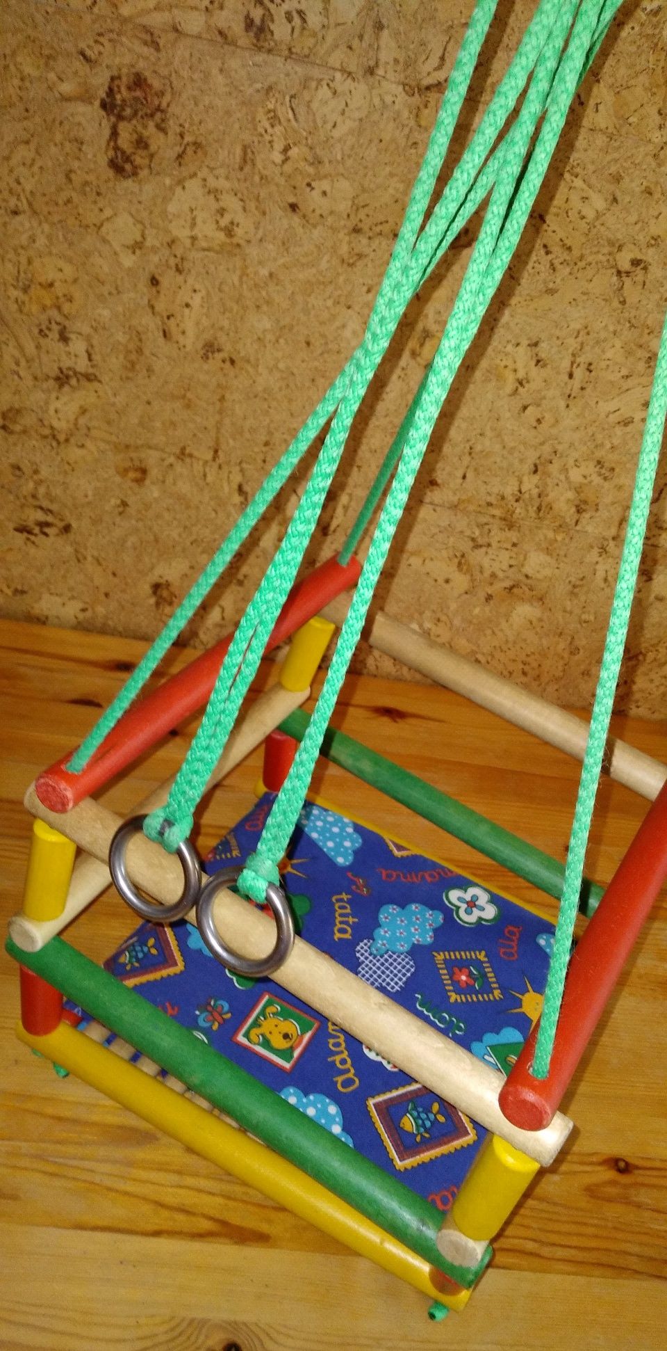 Huśtawka drewniana dla dzieci kolorowa