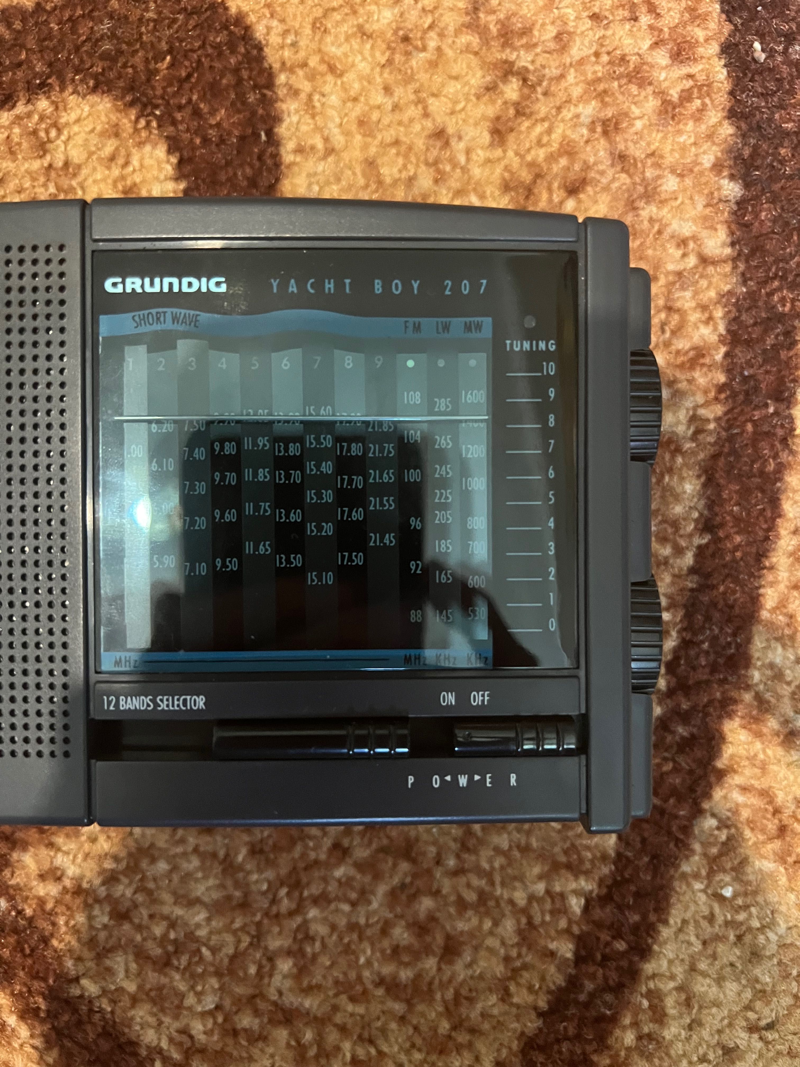 Радіо Grundig в робочому стані з чохлом