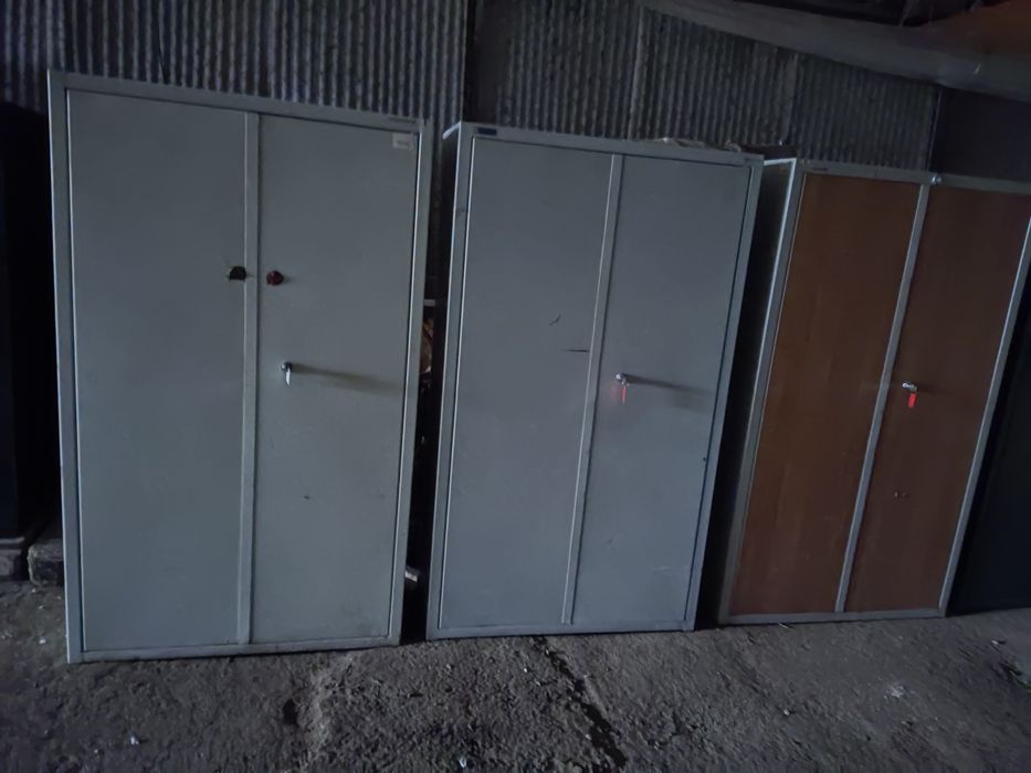 Продаю б.у канцелярський шкаф Griffon C.170