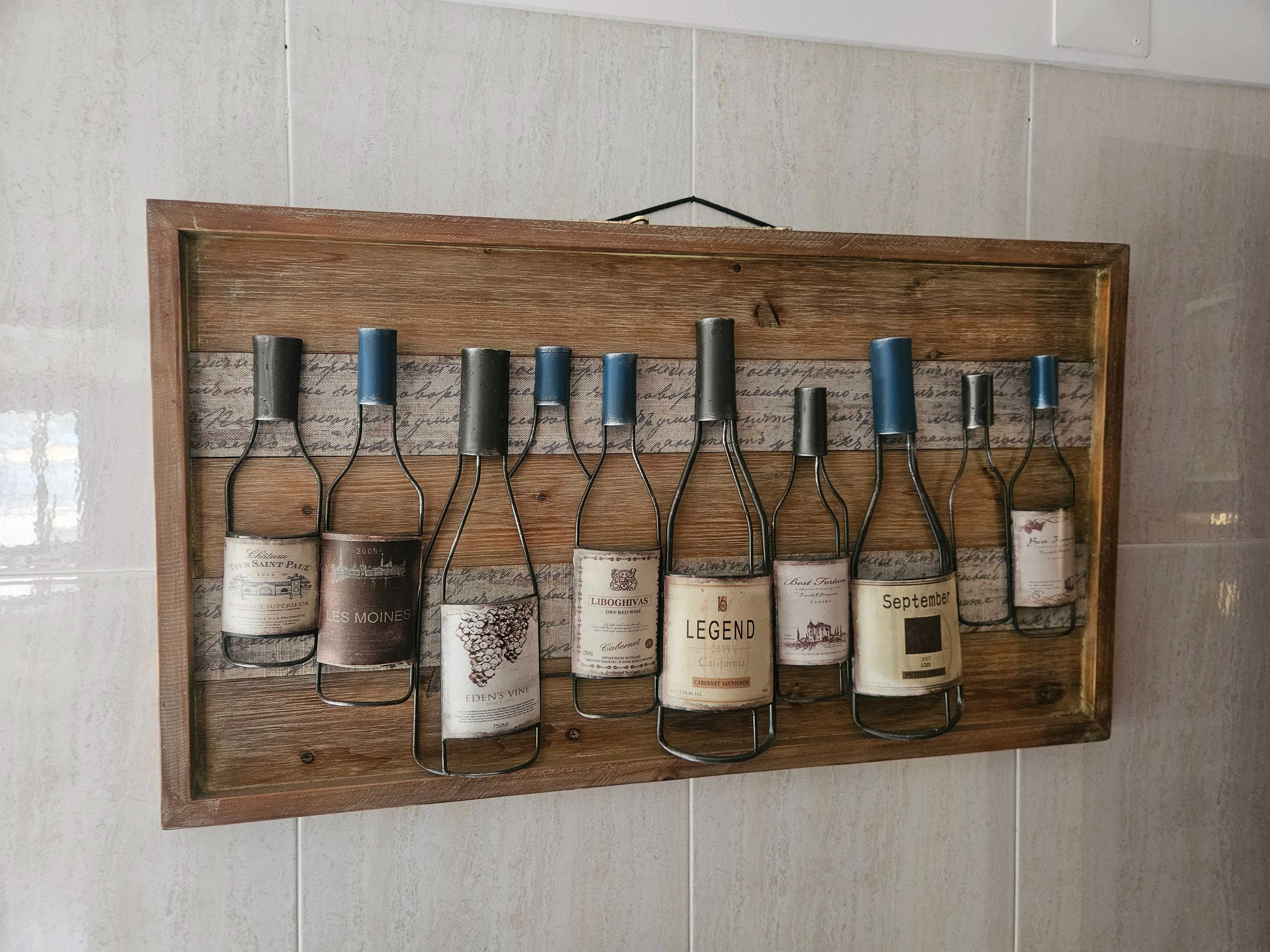 Quadro madeiras com garrafas