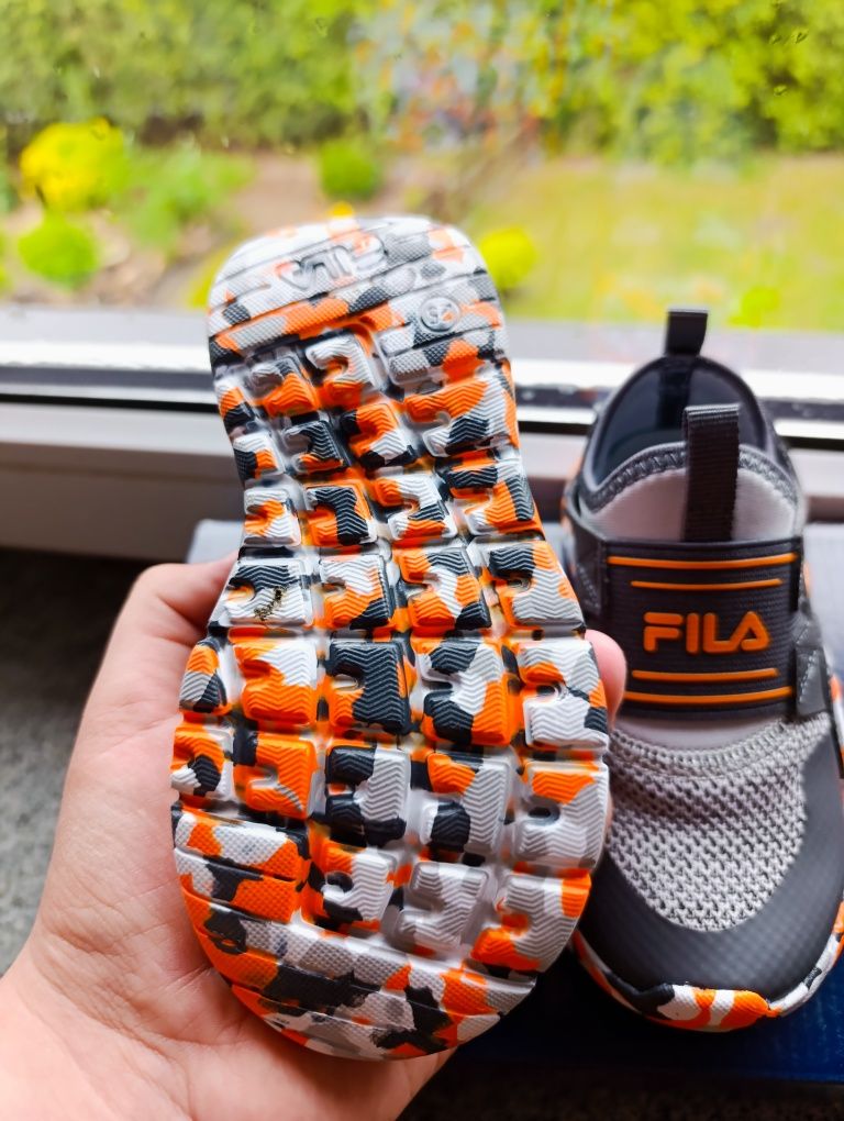 Buty sneakersy chłopięce Fila rozmiar 25